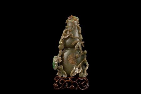 Vaso a doppia zucca in giadeite. Cina, prima metà del XX secolo.