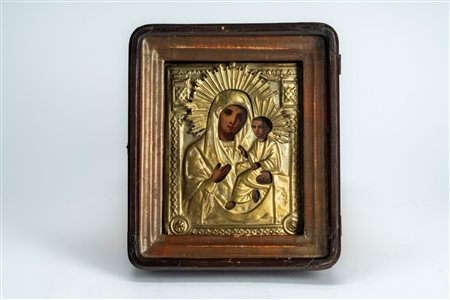 Icona su tavola raffigurante la Madre di Dio Odighitria con riza in metallo dorato. Russia, XIX – inizi XX secolo