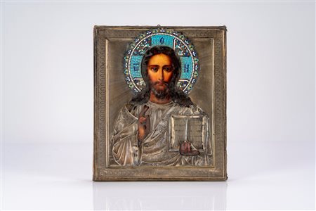 Icona raffigurante Cristo Pantocratore a tempera su tavola con riza in argento e smalti policromi. Russia, 1896–1908