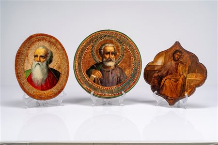 Tre icone su tavola, di forma circolare, ovale e mossa, raffiguranti san Marco e san Giovanni Evangelista. Russia, XIX secolo