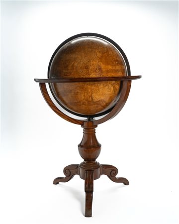 Maison Delamarche, Parigi, 1880. Imponente globo terrestre da terra con sostegno tripode in legno tornito di epoca successiva