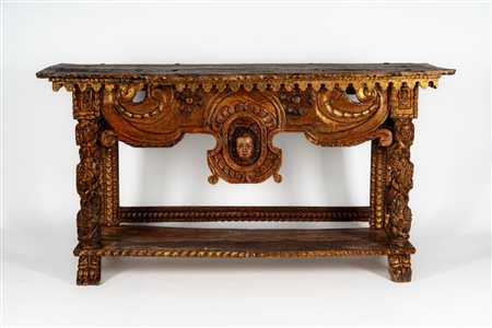 Grande altare in legno intagliato e dorato con montanti anteriori a colonne tortili e tralci di vite. Fregio a volute e fiori centrato da mascherone a […]