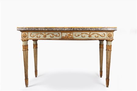 Console Luigi XVI in legno laccato e dorato con gambe scanalate e rastremate, fascia a rosette, volute e figura classica dorati e a rilievo. Piano in  […]