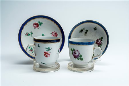 Due tazzine con piattino in porcellana decorata in policromia a steli fioriti e rose porpora. Una di manifattura Cozzi e l’altra Ginori a Doccia, 1780 […]