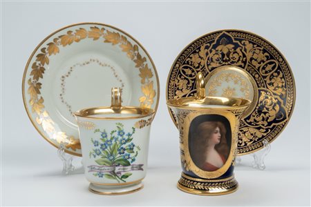 Due tazze in porcellana policroma e dorata. Manifattura di Vienna, secolo XIX