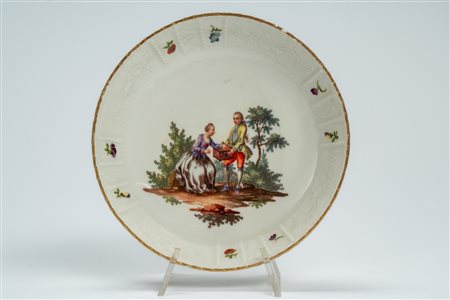 Piattino in porcellana dipinta con scena galante allegorica. Manifattura di Ludwigsburg, 1760 circa.