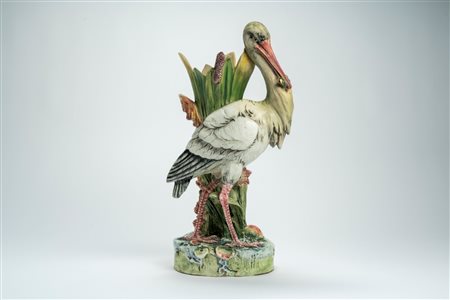 Grande vaso portafiori in ceramica policroma a forma di airone con ranocchia accanto a foglie e canne di palude. Francia, attribuito a Delphine Massie […]