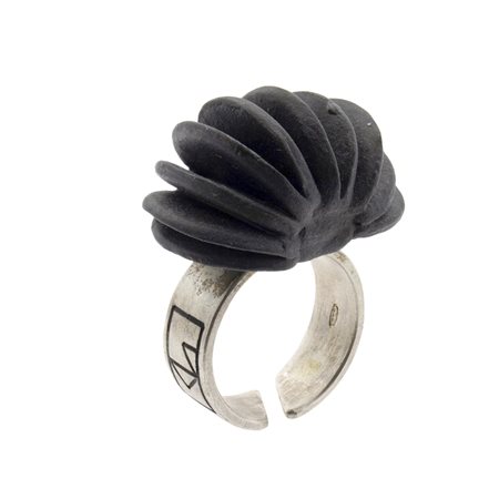 Rita Miranda (Todi 1968) "Anello serie Scaglie"