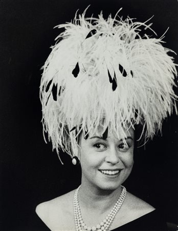 Franco Pinna (1925 - 1978)  - Giulietta Masina in "Giulietta degli Spiriti" ; volume Sud: Immagini contrapposte, 1965 ; 1960