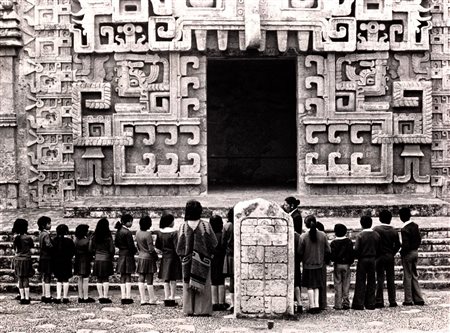 Fulvio Roiter (1926 - 2016)  - Mexico. Museo di Antropologia , 1966