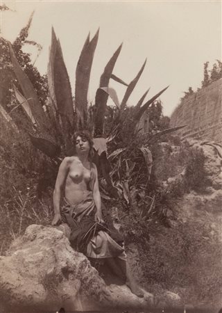 Baron Wilhelm von Gloeden (1856 - 1931)  - Senza titolo (Giovane siciliano), 1900s