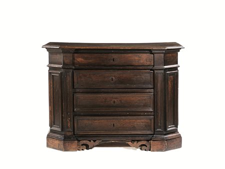 PICCOLO CASSETTONE, EMILIA, INIZI SECOLO XVIII,in noce a patina scura, piano...