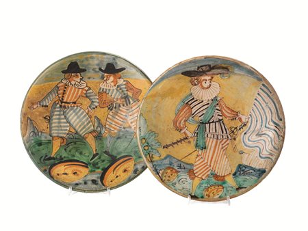 COPPIA DI PIATTI, MONTELUPO, FINE SECOLO XVIIdi maiolica, la forma svasata,...