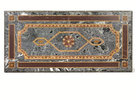 PIANO IN COMMESSO DI MARMI POLICROMIsu base in breccia di marmo verde con...