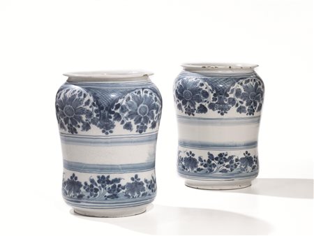 COPPIA DI GRANDI ALBARELLI, EMILIA-ROMAGNA, METÀ DEL SECOLO XVIIIdi maiolica,...