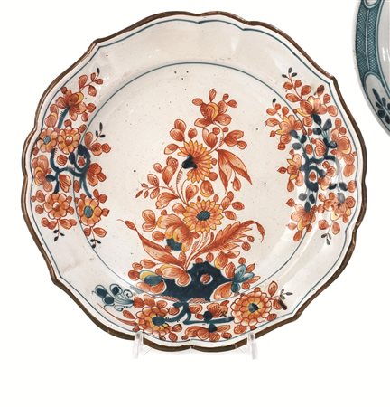 PIATTO, MILANO, MANIFATTURA CLERICI, 1770-1790in maiolica, orlo mistilineo...