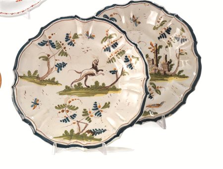 COPPIA DI PIATTI, LODI, ULTIMO QUARTO DEL SECOLO XVIIIin maiolica, orlo...