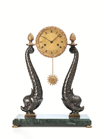 OROLOGIO SOPRAMMOBILE, PARIGI, FINE SEC. XIX in bronzo e marmo, cassa...