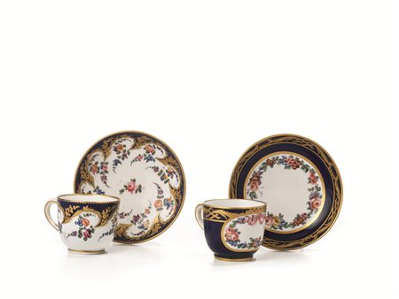 DUE TAZZINE CON PIATTINO, MANIFATTURA DI SEVRES, SECOLO XIX,in porcellana...