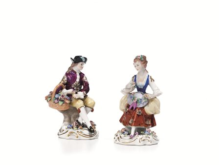 DUE STATUINE, MANIFATTURA DI SITZENDORF, SECOLO XIXin porcellana policroma,...