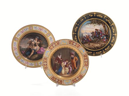 PIATTO, MANIFATTURA DI VIENNA, SECOLO XIXin porcellana decora al centro da...