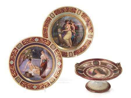 ALZATA, MANIFATTURA DI VIENNA, SECOLO XIXin porcellana, decorata nel cavetto...