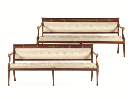 COPPIA DI DIVANI, TOSCANA, PRIMA METÀ SECOLO XIX, in noce a patina bionda con...