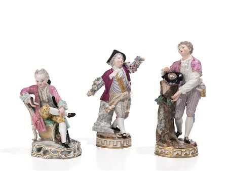 TRE STATUINE, MANIFATTURA DI MEISSEN, SECOLO XIXin porcellana policroma...
