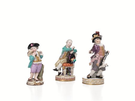 TRE STATUINE, MANIFATTURA DI MEISSEN, SECOLO XIXin porcellana policroma...
