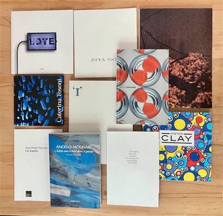 ARTE CONTEMPORANEA - Lotto unico di 10 cataloghi relativi ai seguenti artisti