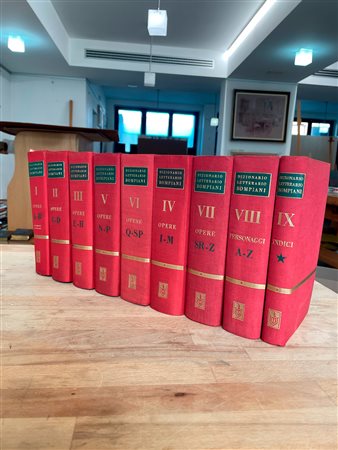 DIZIONARIO LETTERARIO BOMPIANI - Lotto unico di 9 volumi del Dizionario Letterario Bompiani delle opere e dei personaggi di tutti i tempi e di tutte le letterature