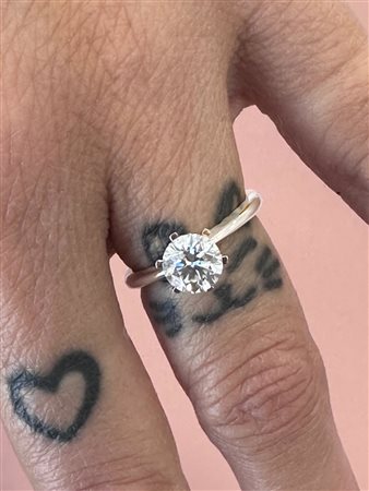 ANELLO SOLITARIO IN ORO BIANCO - 1 CT F/VS1 - TIF NAT1