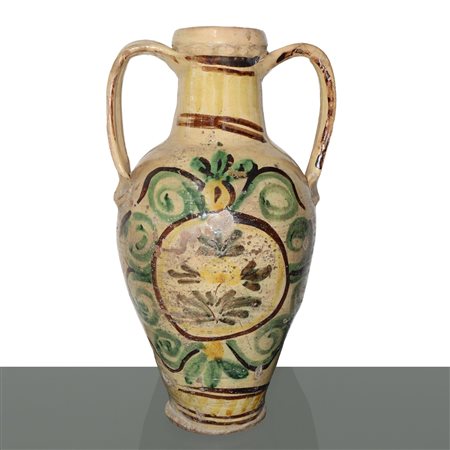 Quartara in maiolica di Caltagirone con fiore dipinto policromo sul fronte, 1929