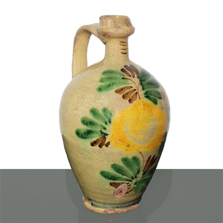 Grande orciolo in maiolica di Caltagirone dipinto policromo con fiore sul fronte