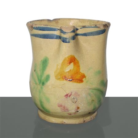 Cannata in maiolica di Caltagirone con fiore policromo dipinto sul fronte