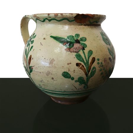 Vaso con manico con decori floreali, primi 20° secolo