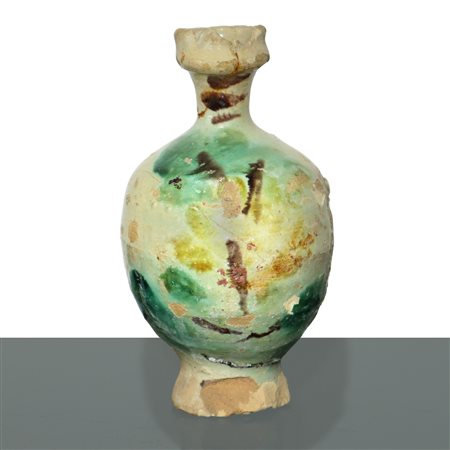 Piccolo orciolo in maiolica di Caltagirone invetriata e dipinta policroma