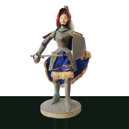 Pupo siciliano con abito in stoffa e armatura in metallo sbalzato e base in legno, primi 20° secolo