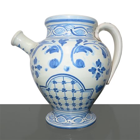 Versatoio in maiolica di Caltagirone dipinto policromo nei toni dell'azzurro, 20° secolo