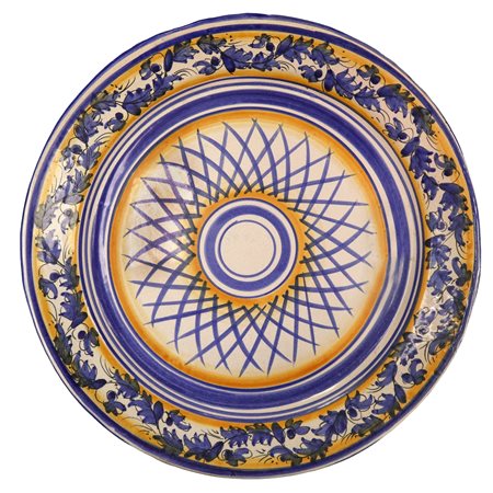 Piatto in maiolica di Santo Stefano di Camastra dipinto policromo nei toni del blu e dell'arancione con decoro di foglie sul bordo