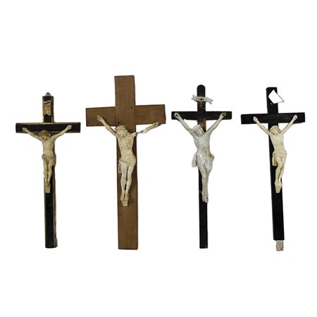 LOTTO DI 4 CROCIFISSI 