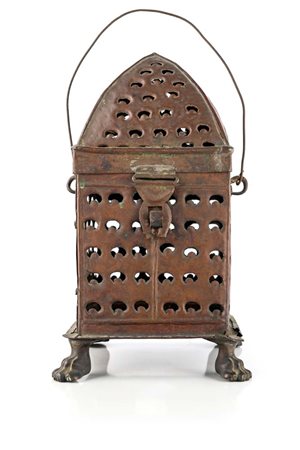 Lanterna quadrangolare in rame, XVII secolo cm 32x20x20 struttura traforata,...