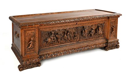 Cassapanca in noce cm 54x173x55 decorata in altorilievo da figure di...