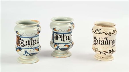 Tre albarelli diversi a decoro calligrafico, XVIII secolo altezza cm 14...