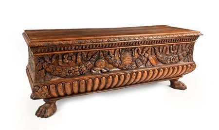 Cassapanca rinascimentale in noce, XVII secolo cm 68x180x57 facciata decorata...