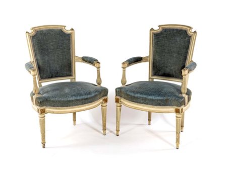 Coppia di poltroncine Luigi XVI in legno laccato bianco e oro, XIX secolo