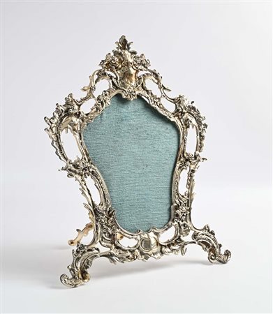 Cornice da tavolo di gusto Rococò in metallo argentato, XX secolo cm 52x40 di...