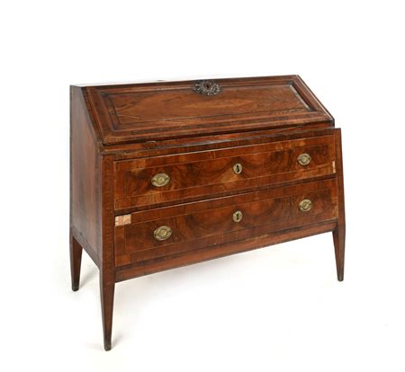 Cassettone a ribalta in noce, fine del XVIII secolo cm 101x126x60 - ribalta...