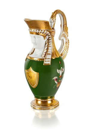 Versatoio in porcellana "retour d'Egypte", Parigi, XIX secolo altezza cm 31...