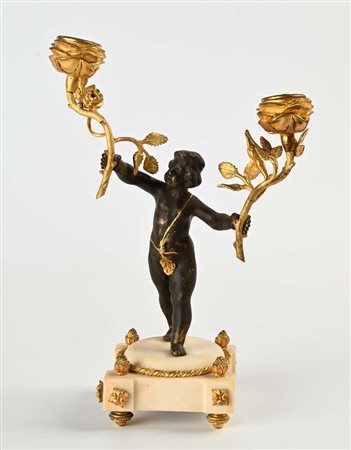 Piccolo candeliere in bronzo a due luci, XVIII secolo cm 24x17x8 portacandele...